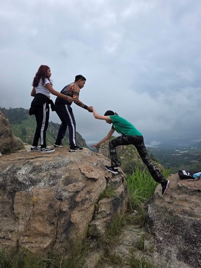 Jóvenes de CICREI trabajando en equipo