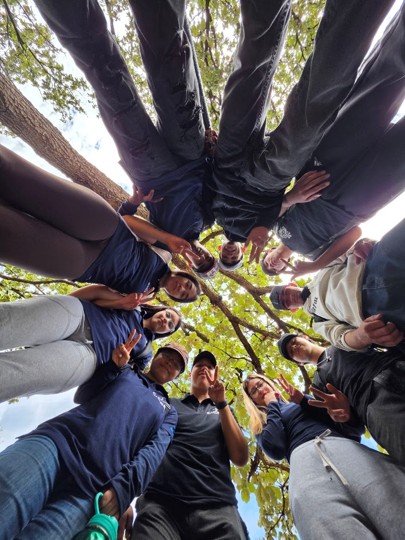 Jóvenes de CICREI en un taller vivencial en el bosque